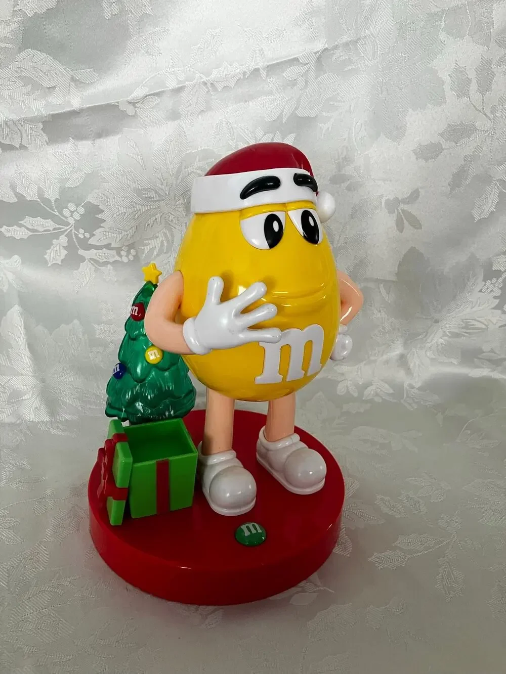 M&M's L17918MY Yellow Musical Christmas Candy Dispenser Light Music Tested Works